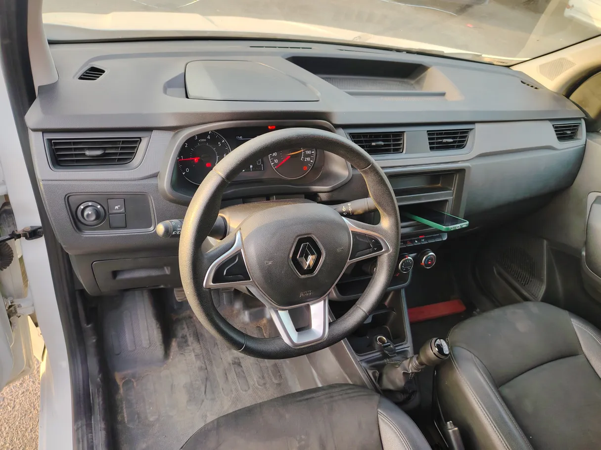 Car image 13