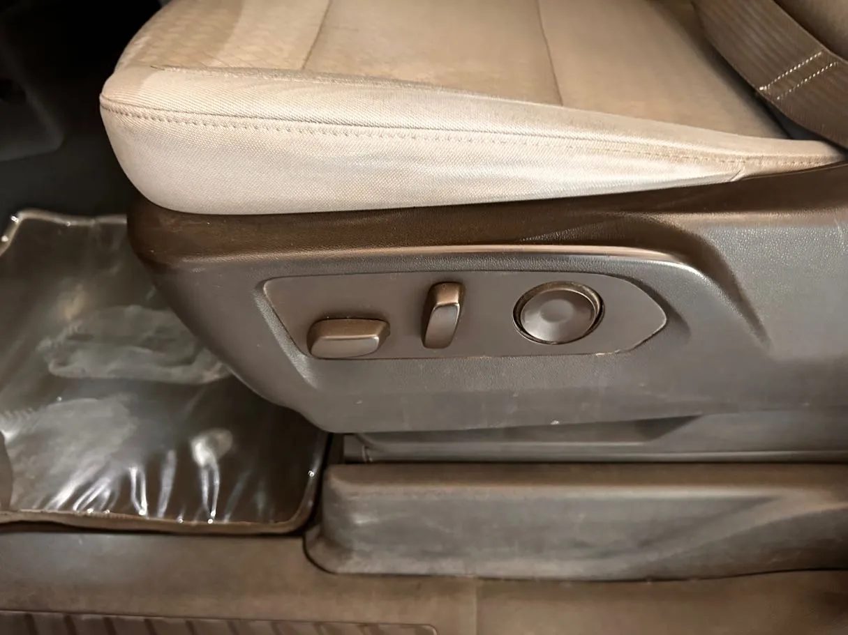 Car image 27