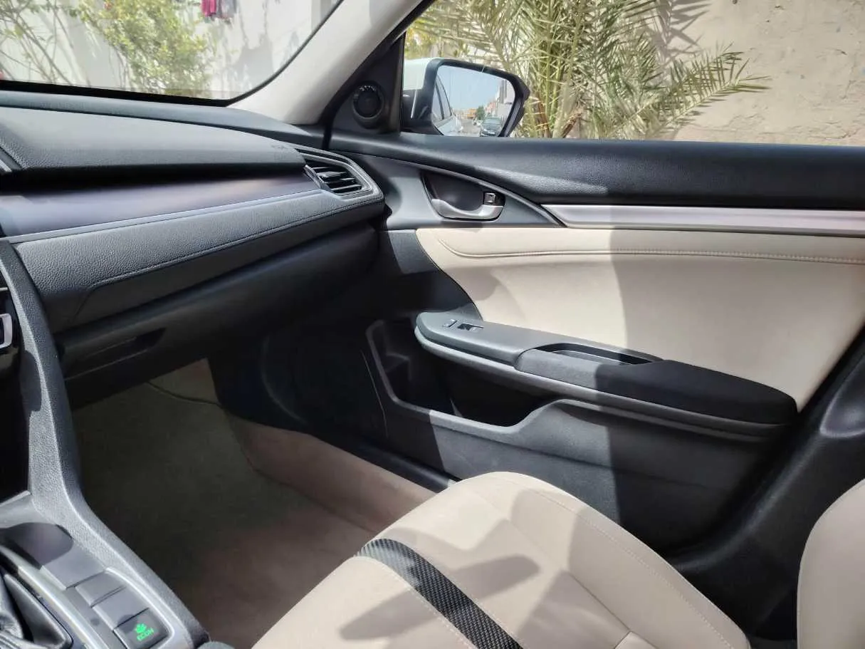 Car image 36