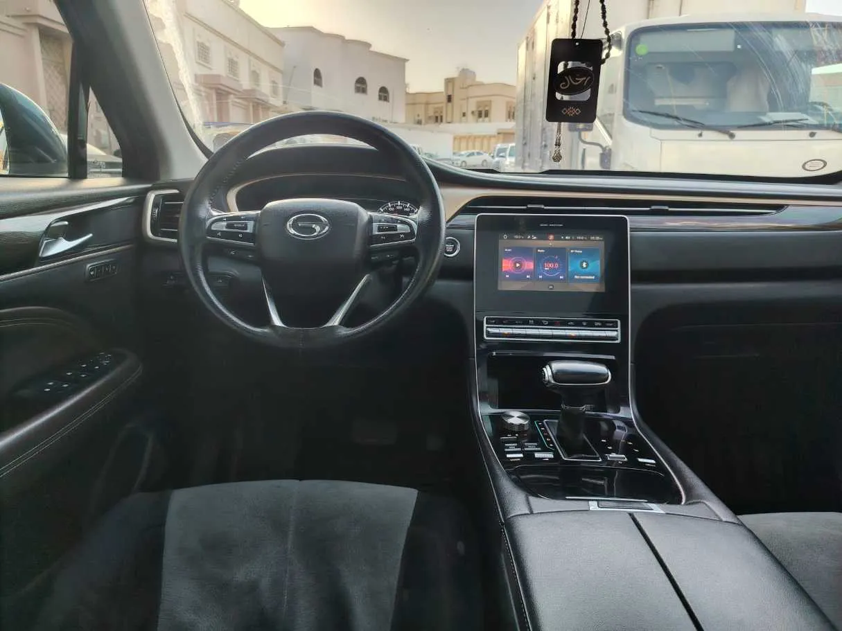Car image 19