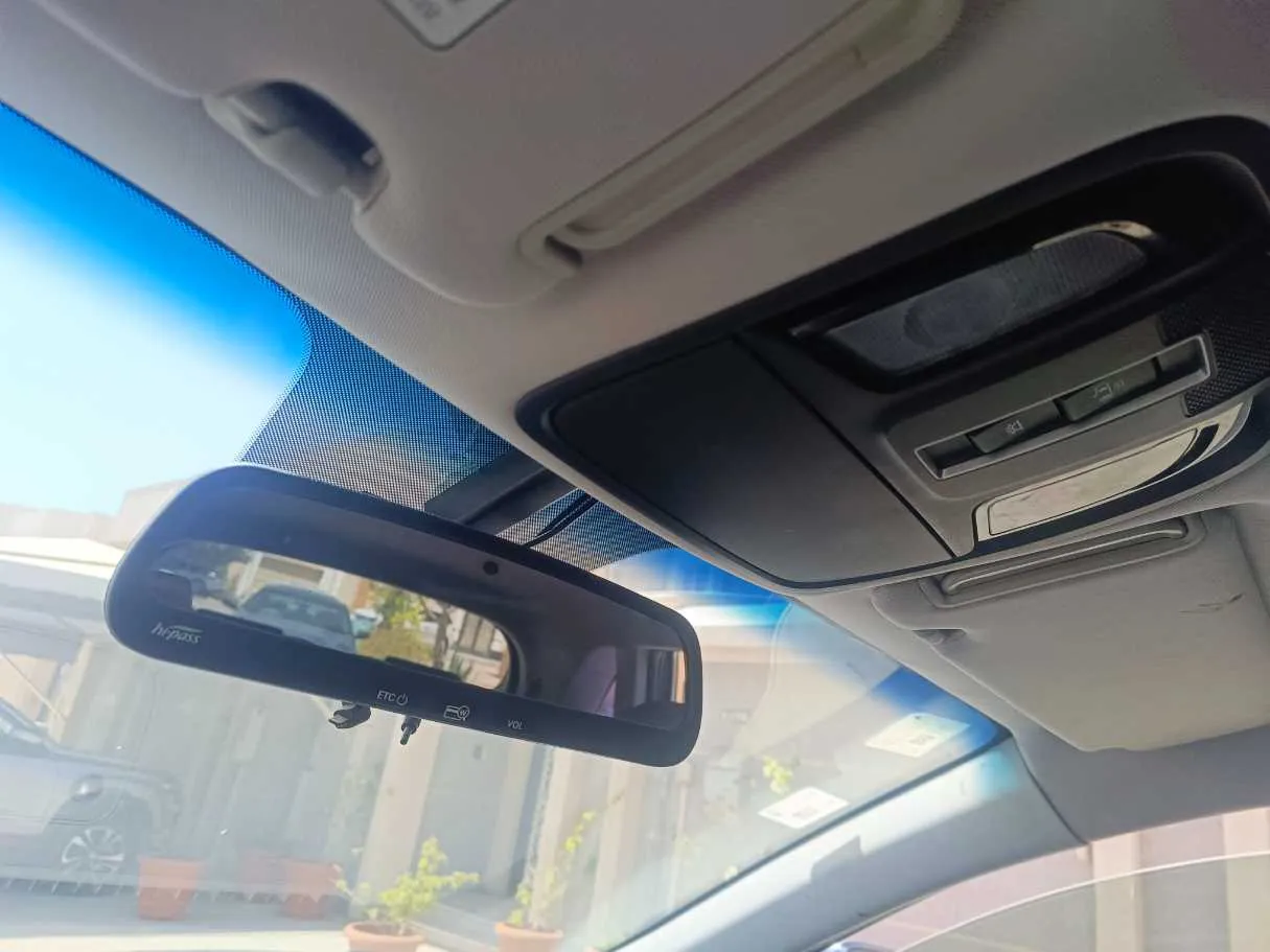 Car image 25
