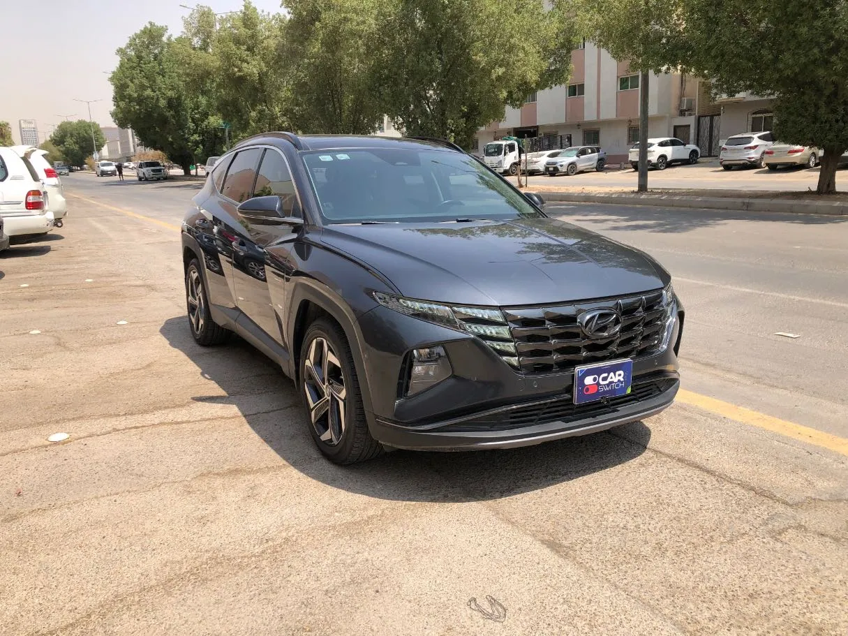 Car image 3
