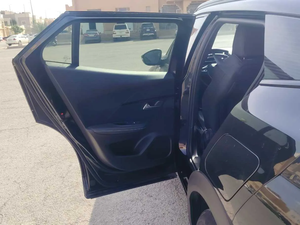 Car image 15