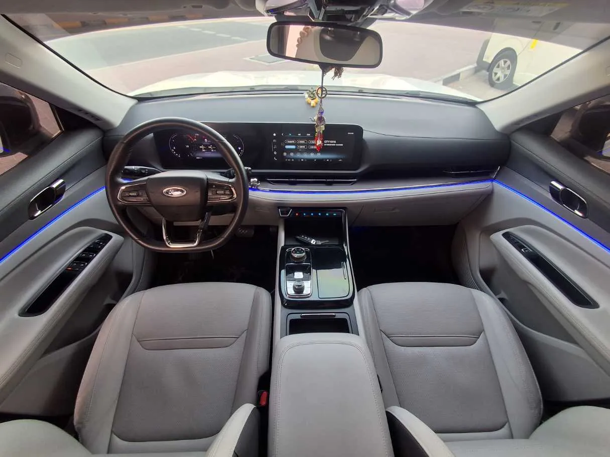 Car image 14