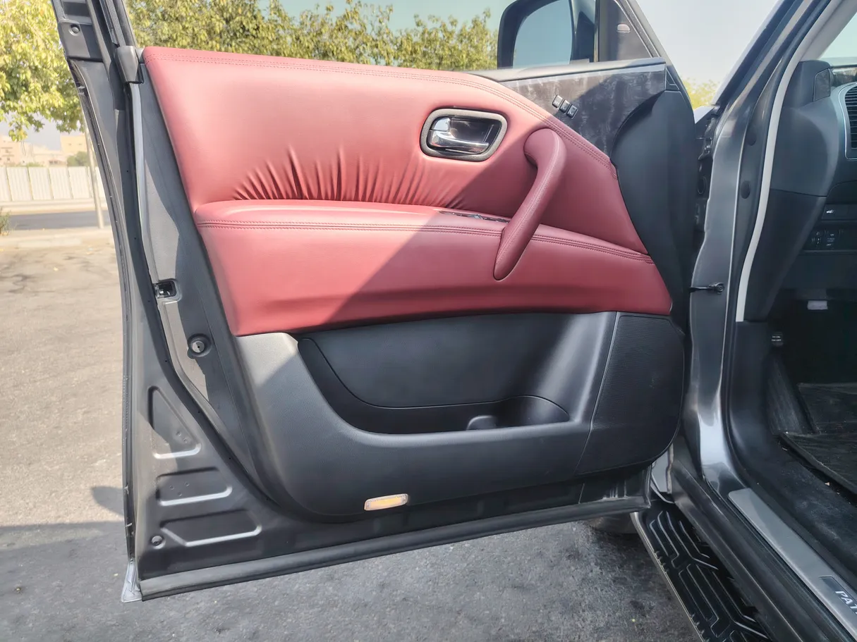 Car image 10