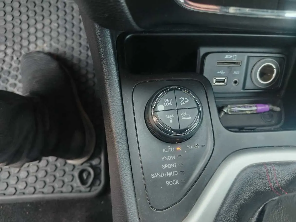 Car image 24