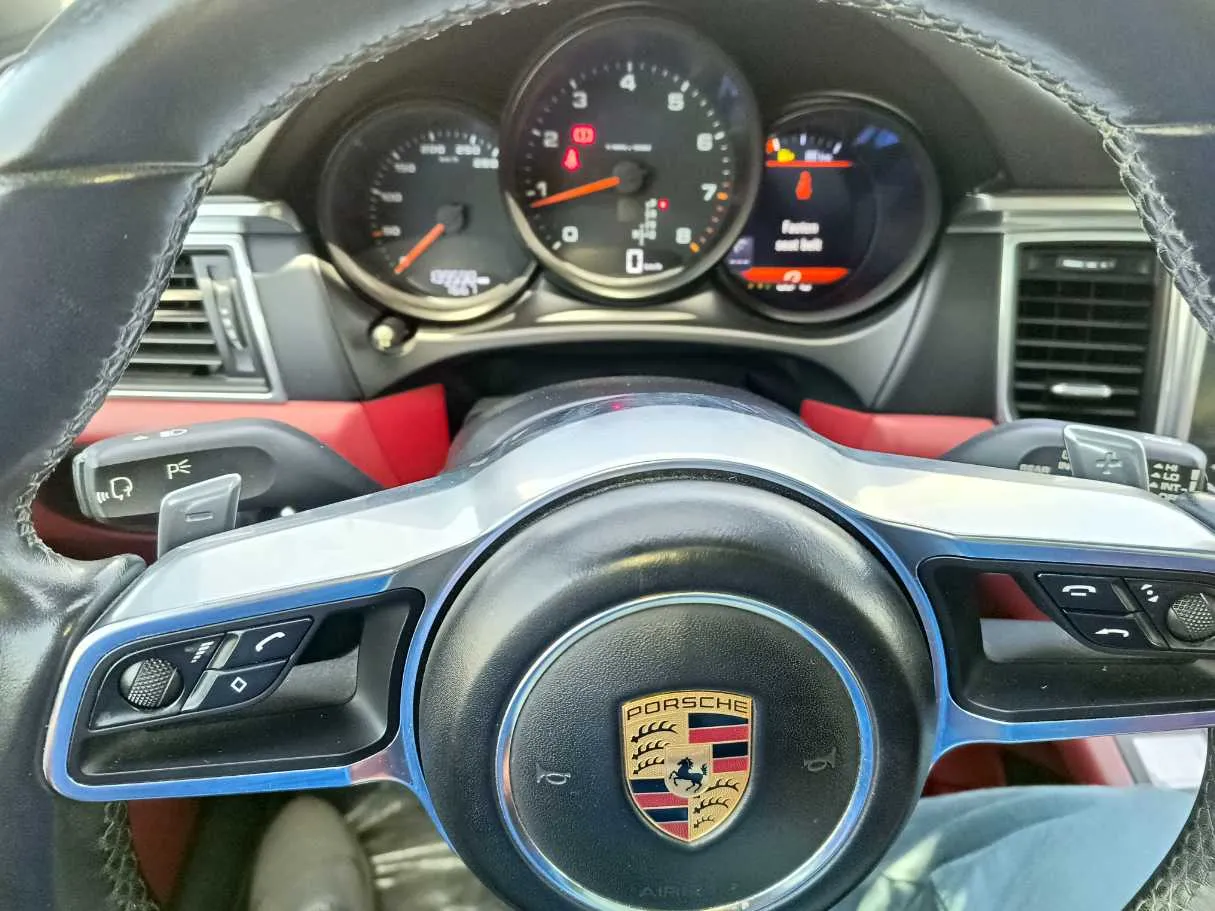Car image 27