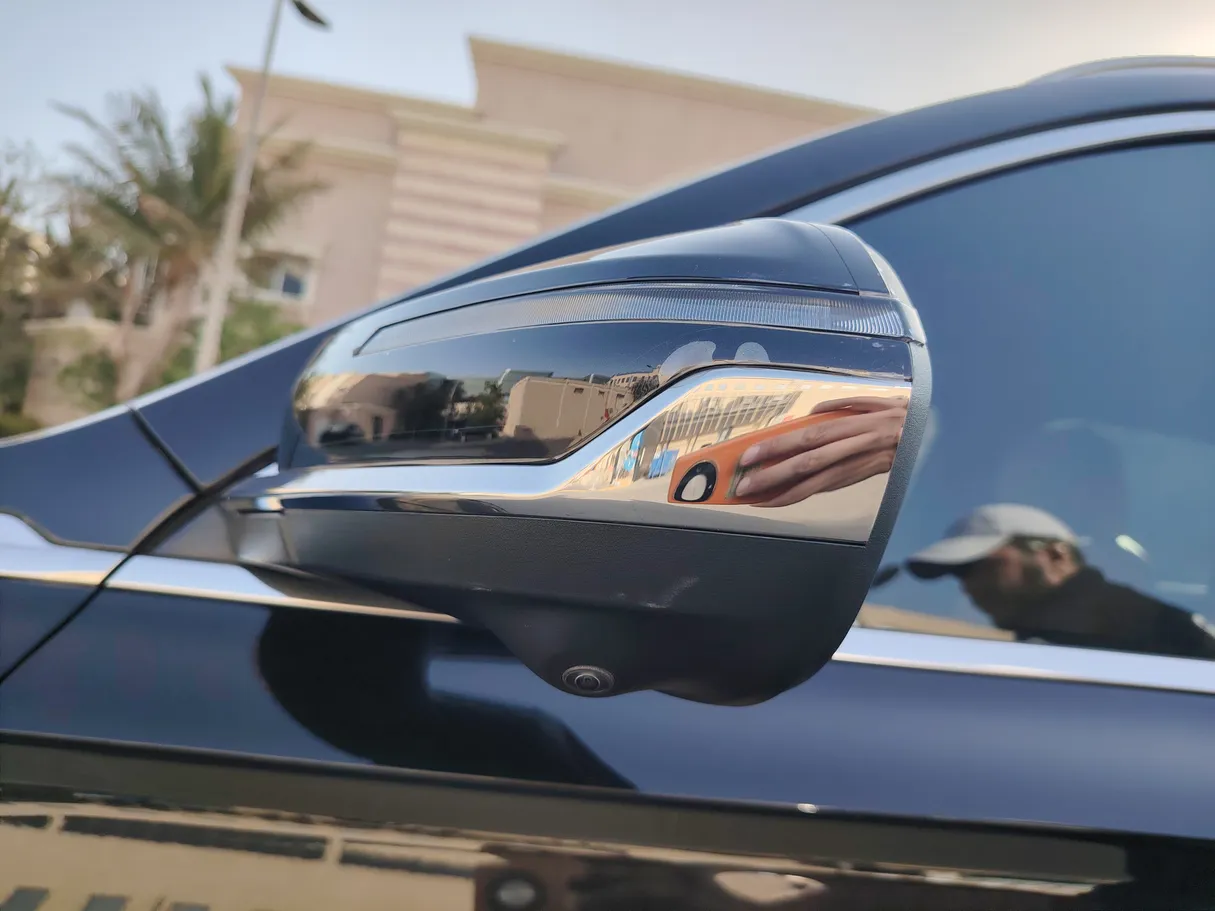 Car image 30