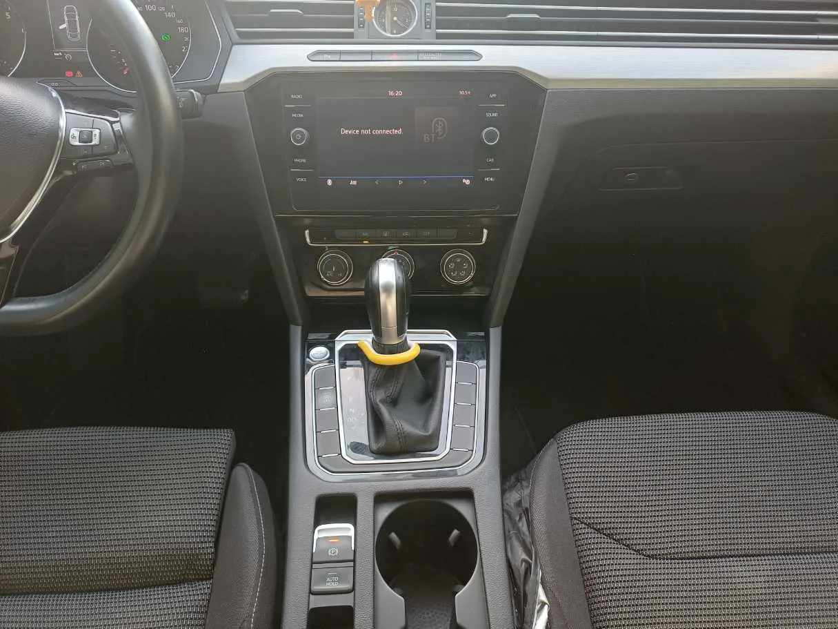 Car image 14