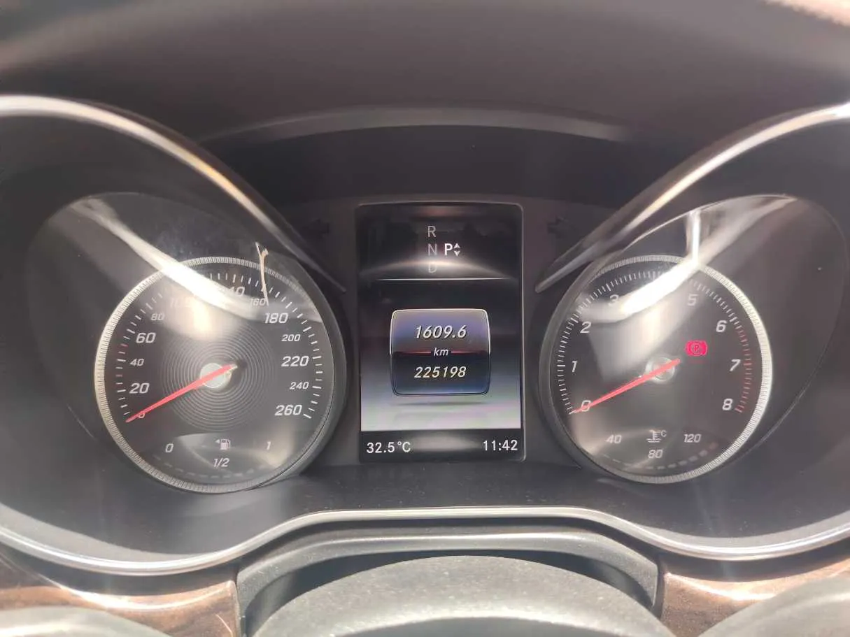 Car image 24