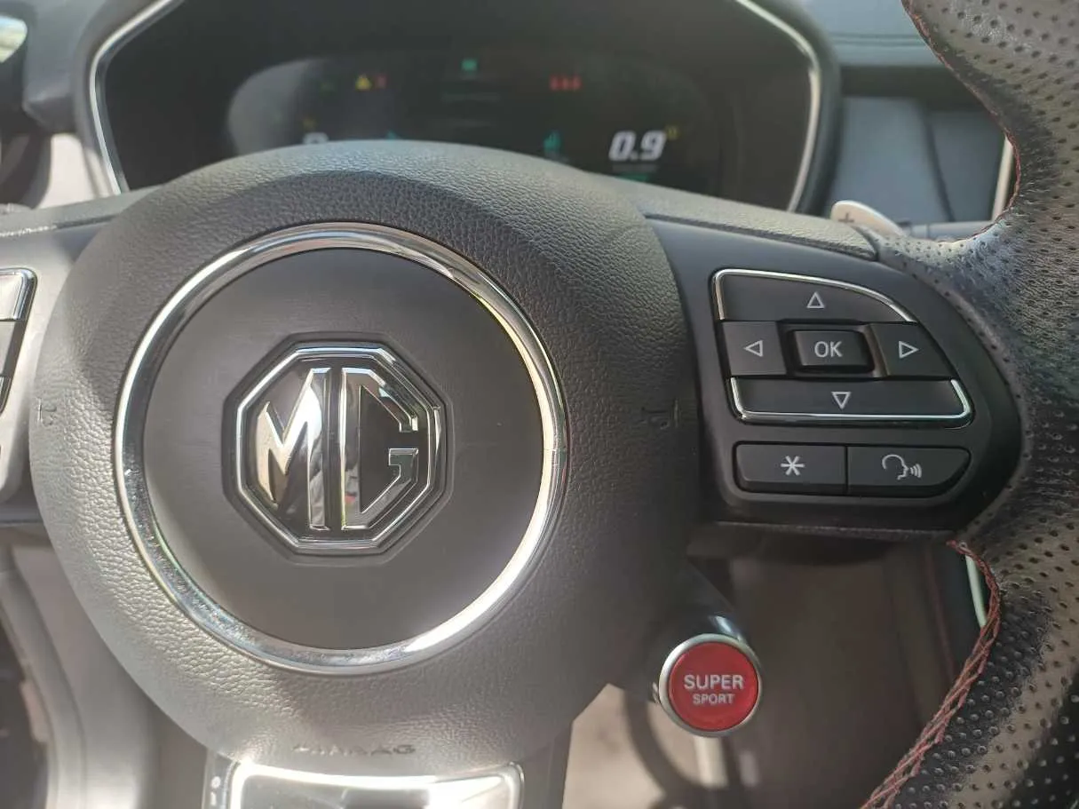 Car image 19