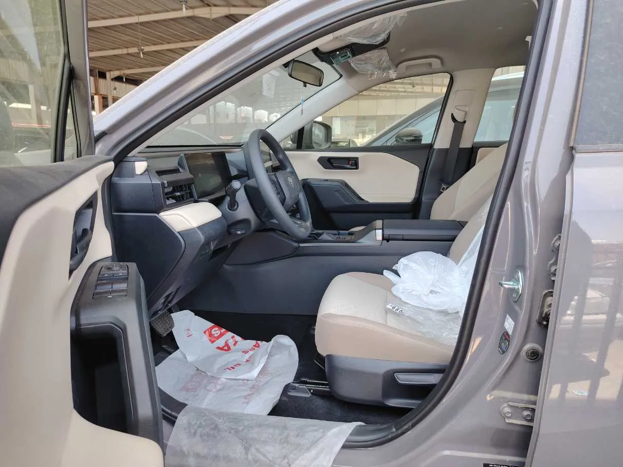 Car image 11