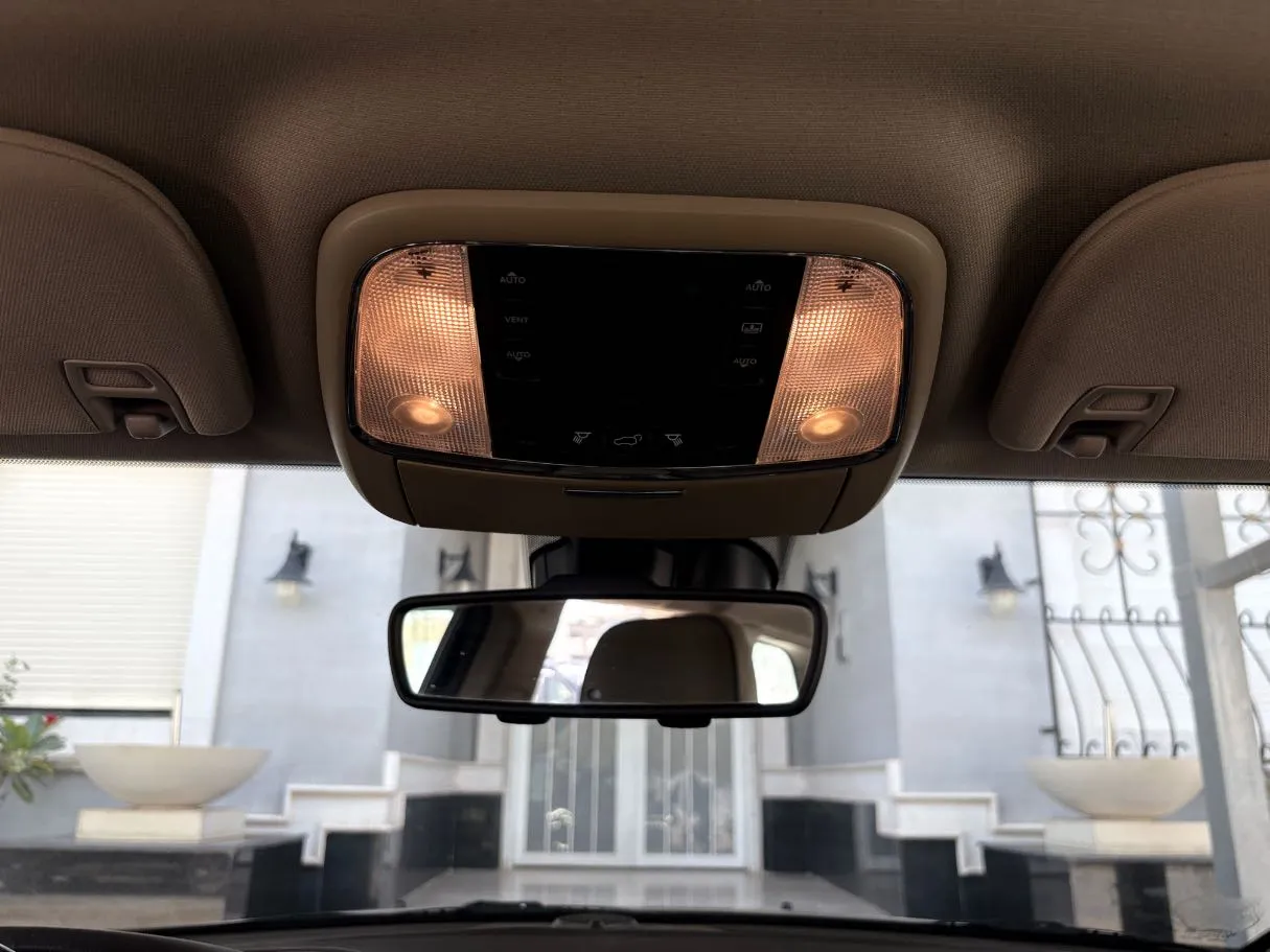 Car image 27