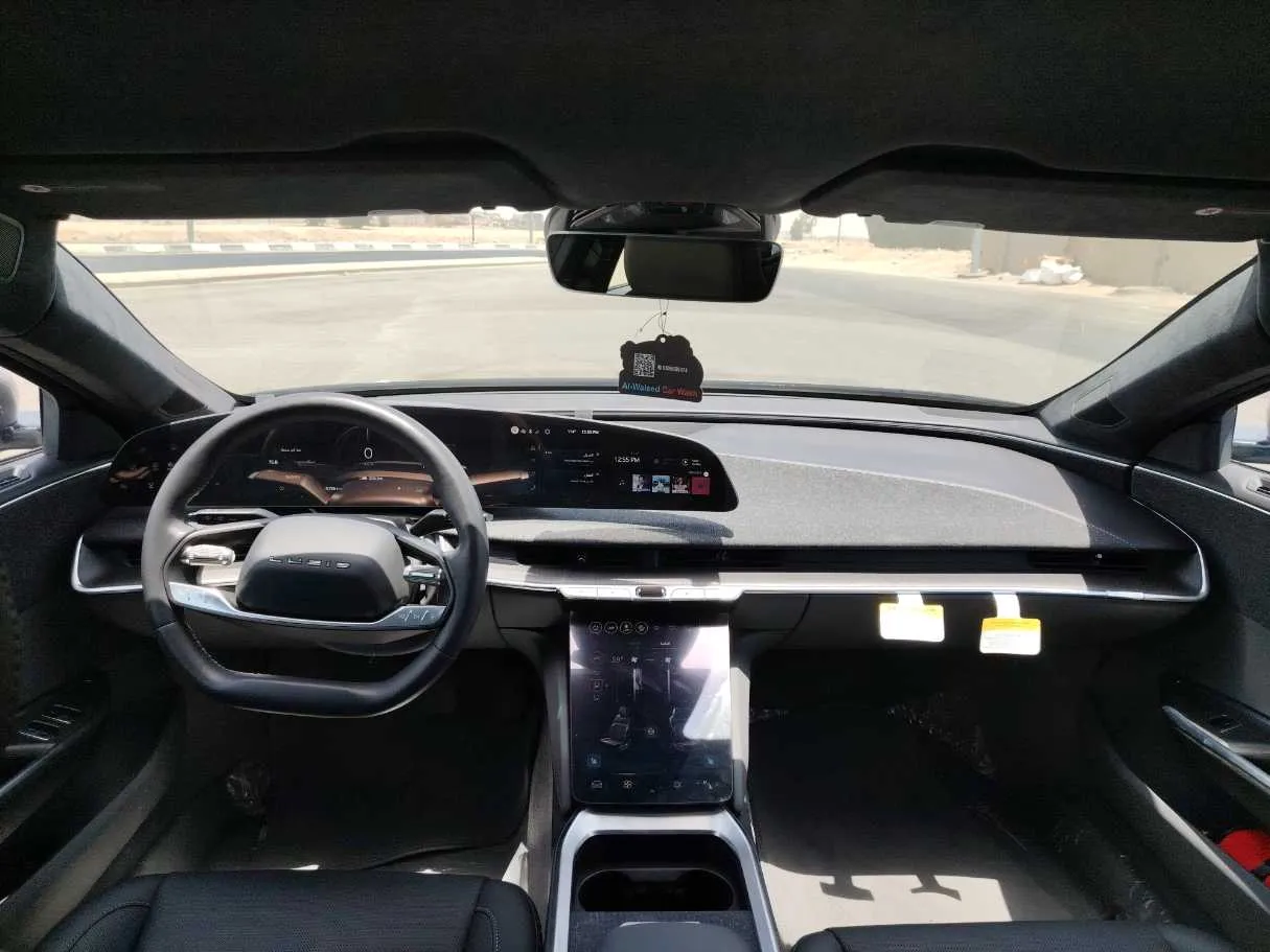 Car image 17