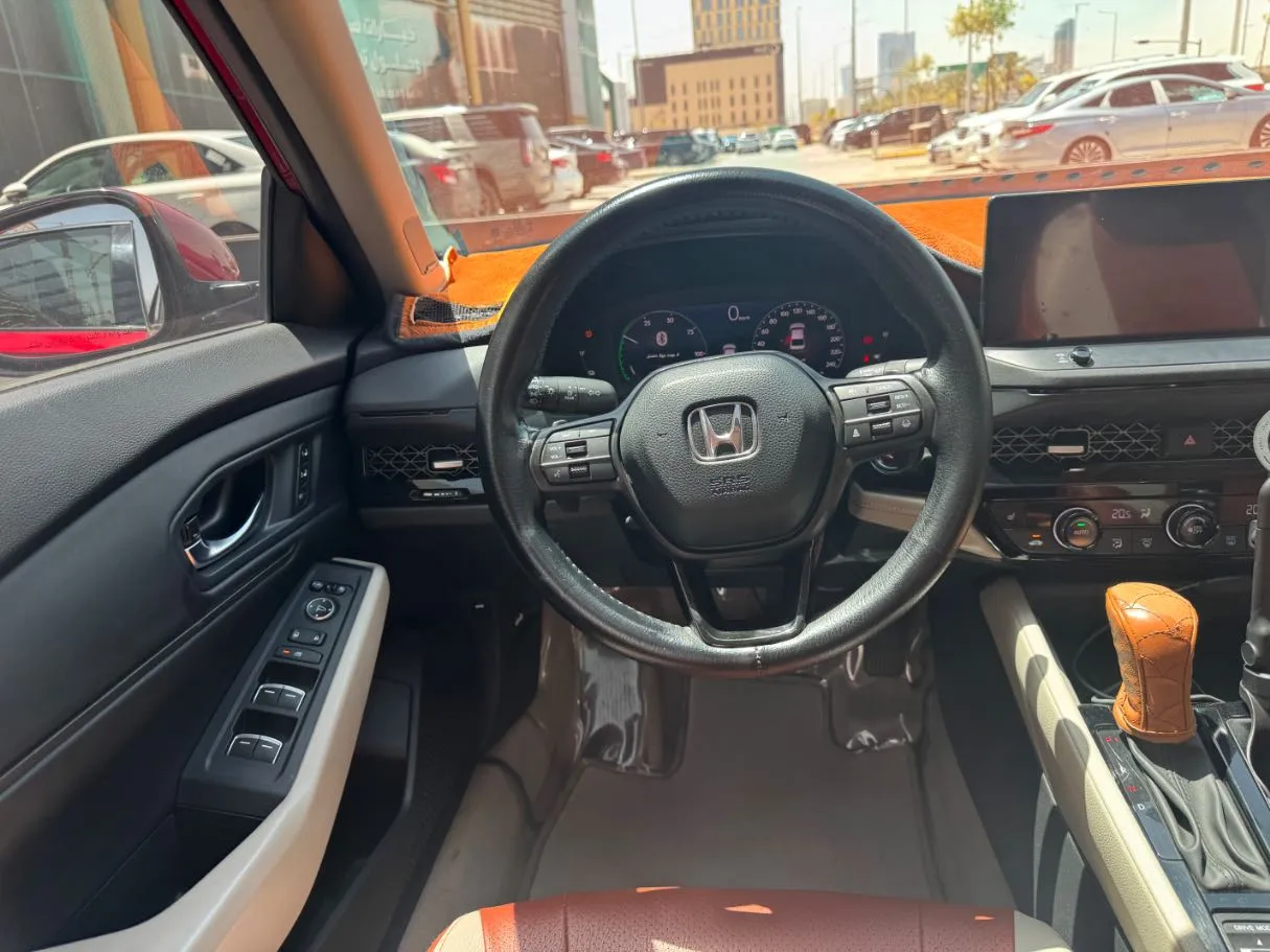 Car image 16