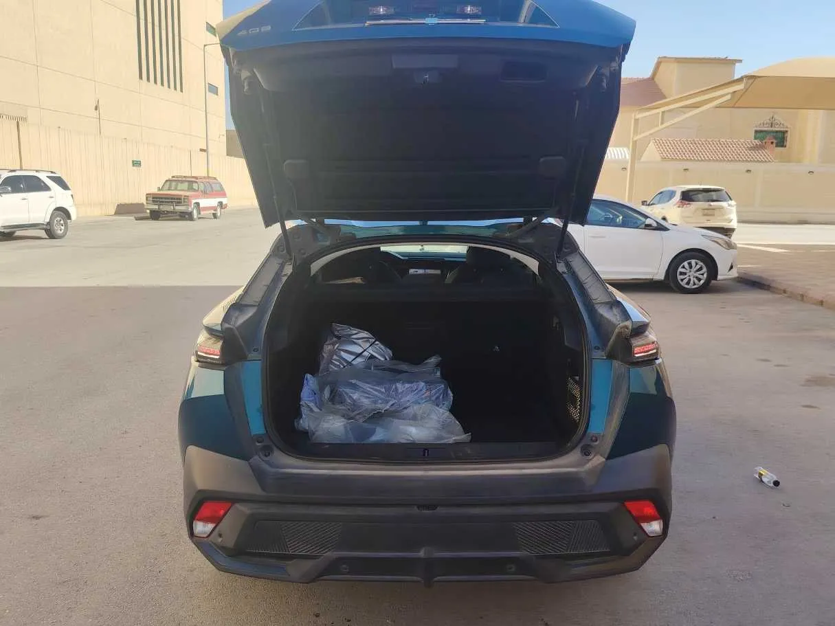 Car image 24