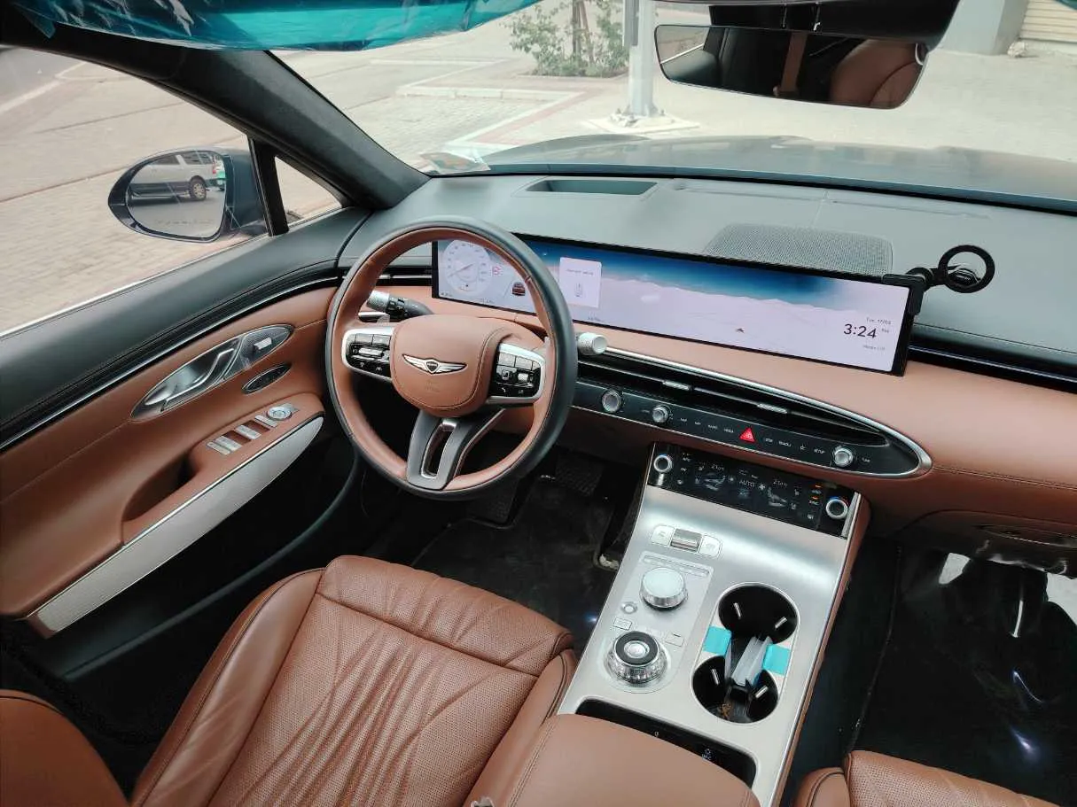Car image 25