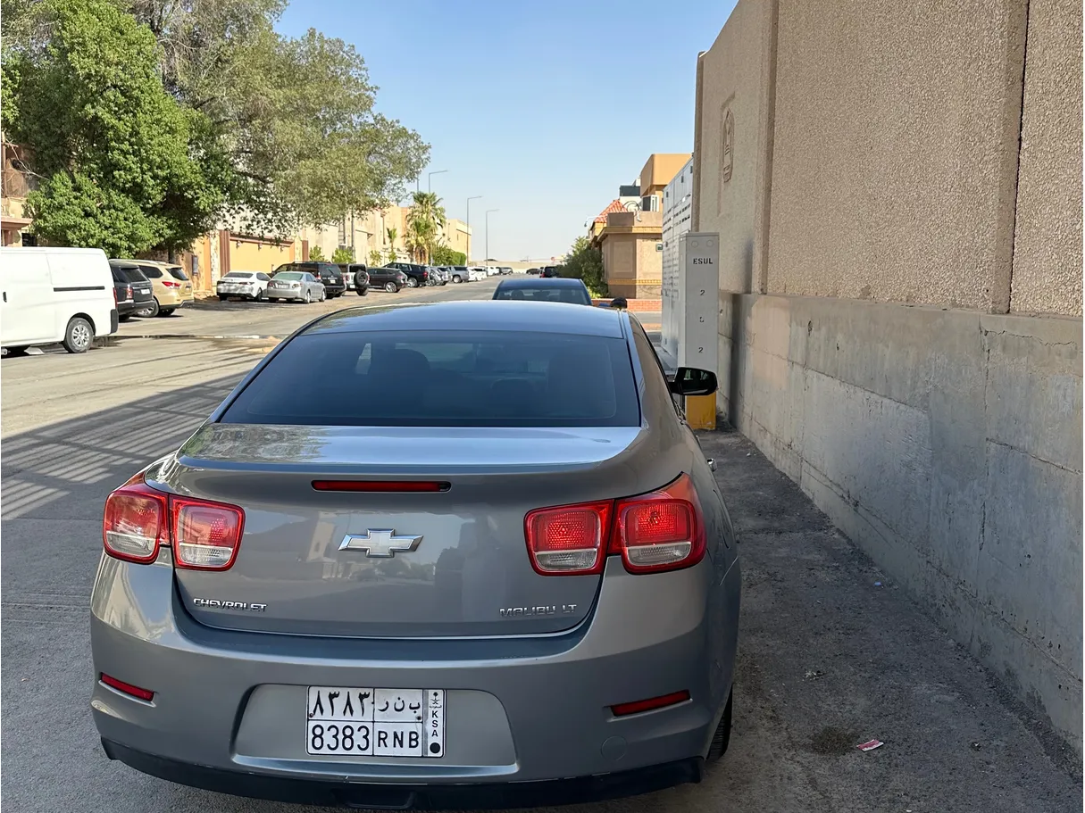 Car image 3