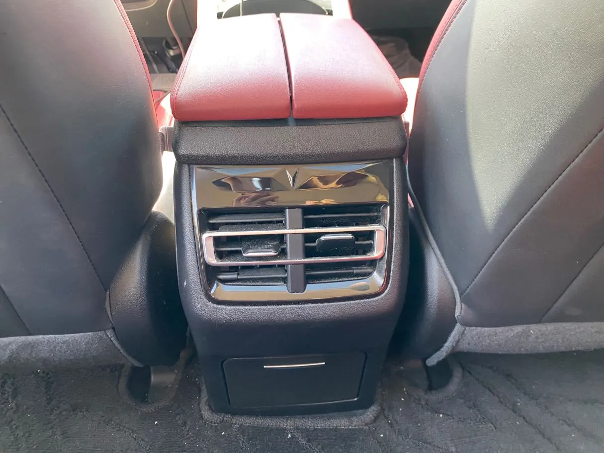 Car image 27