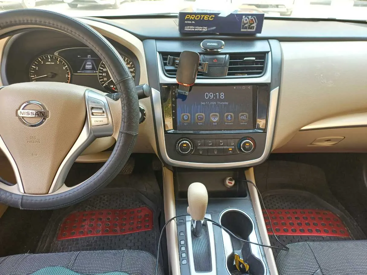 Car image 18