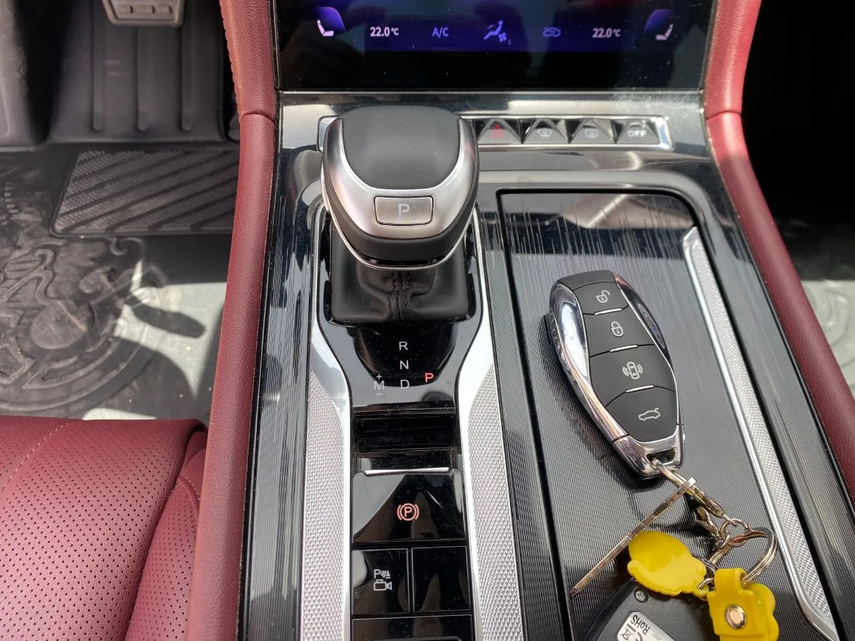 Car image 18