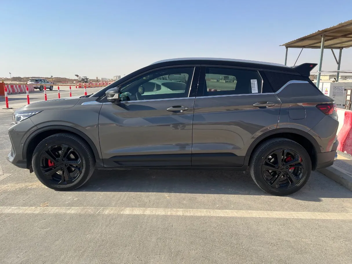 Car image 8