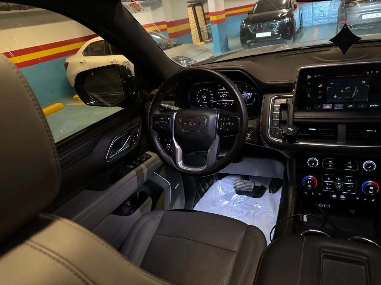 Car image 19