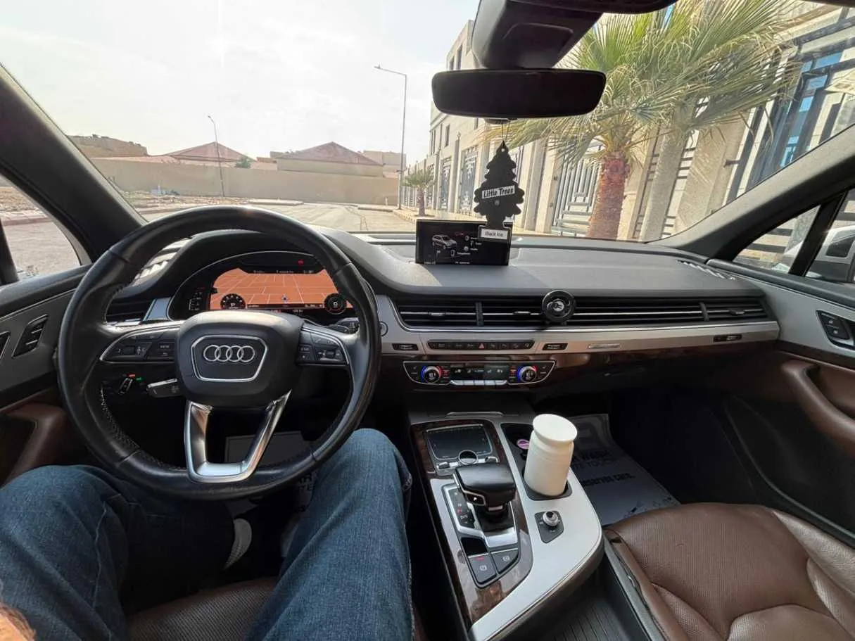 Car image 17