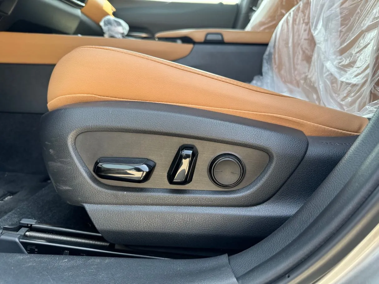 Car image 26
