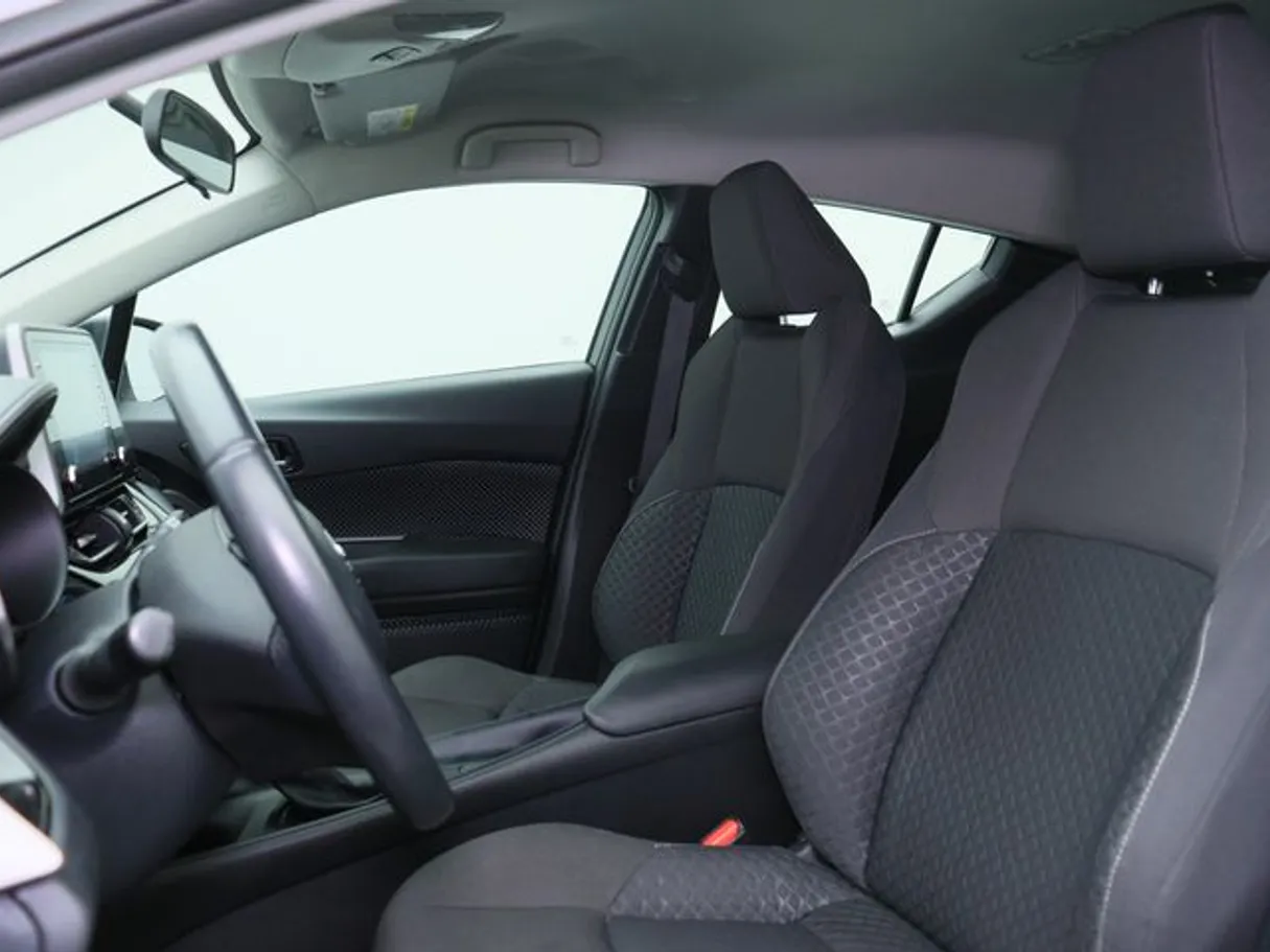 Car image 8