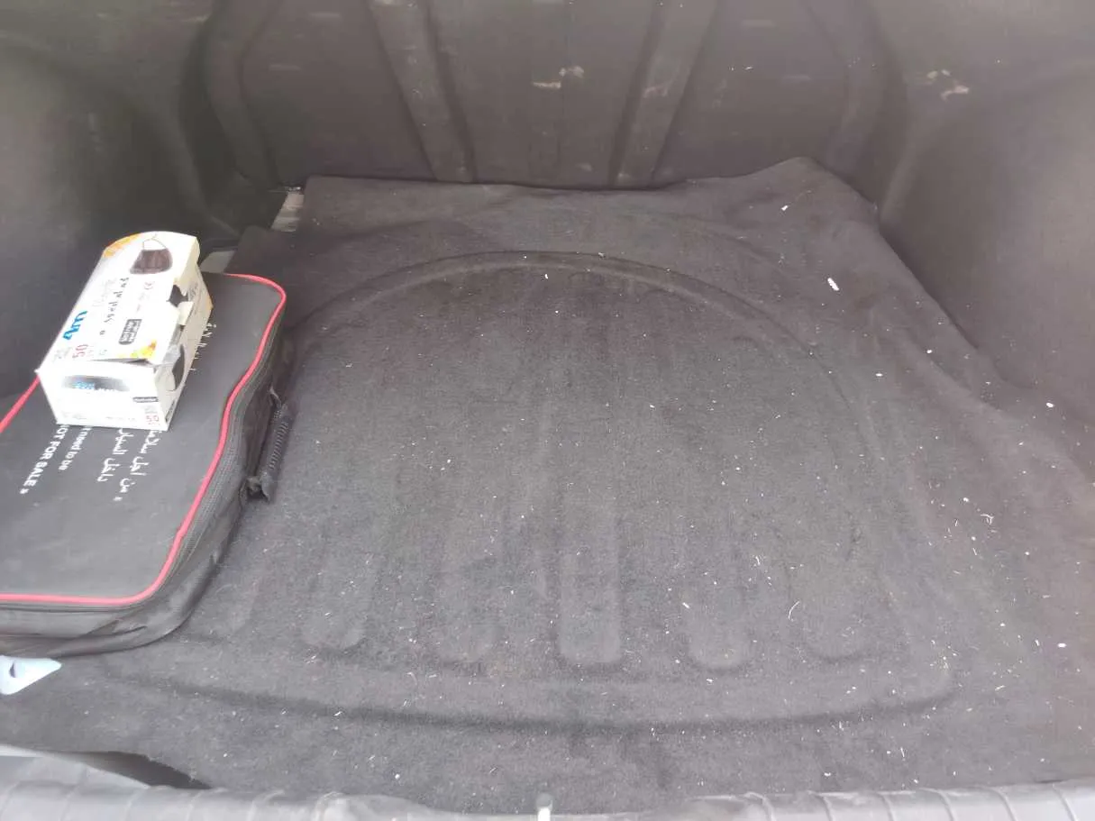 Car image 25