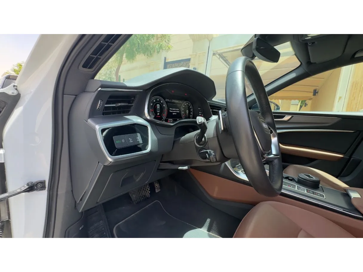 Car image 25