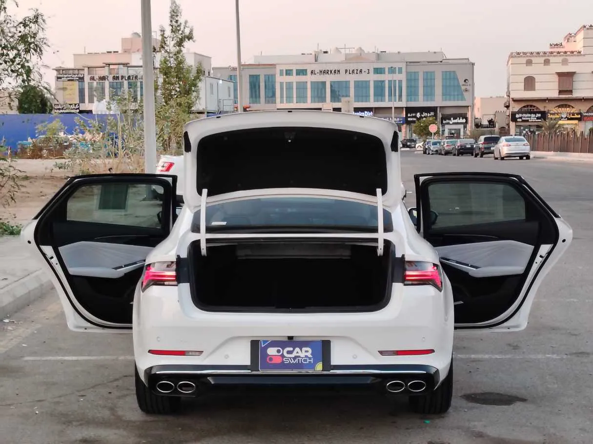 Car image 26