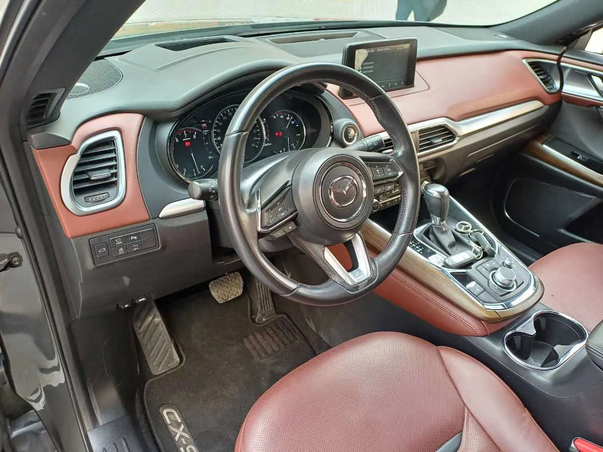 Car image 11