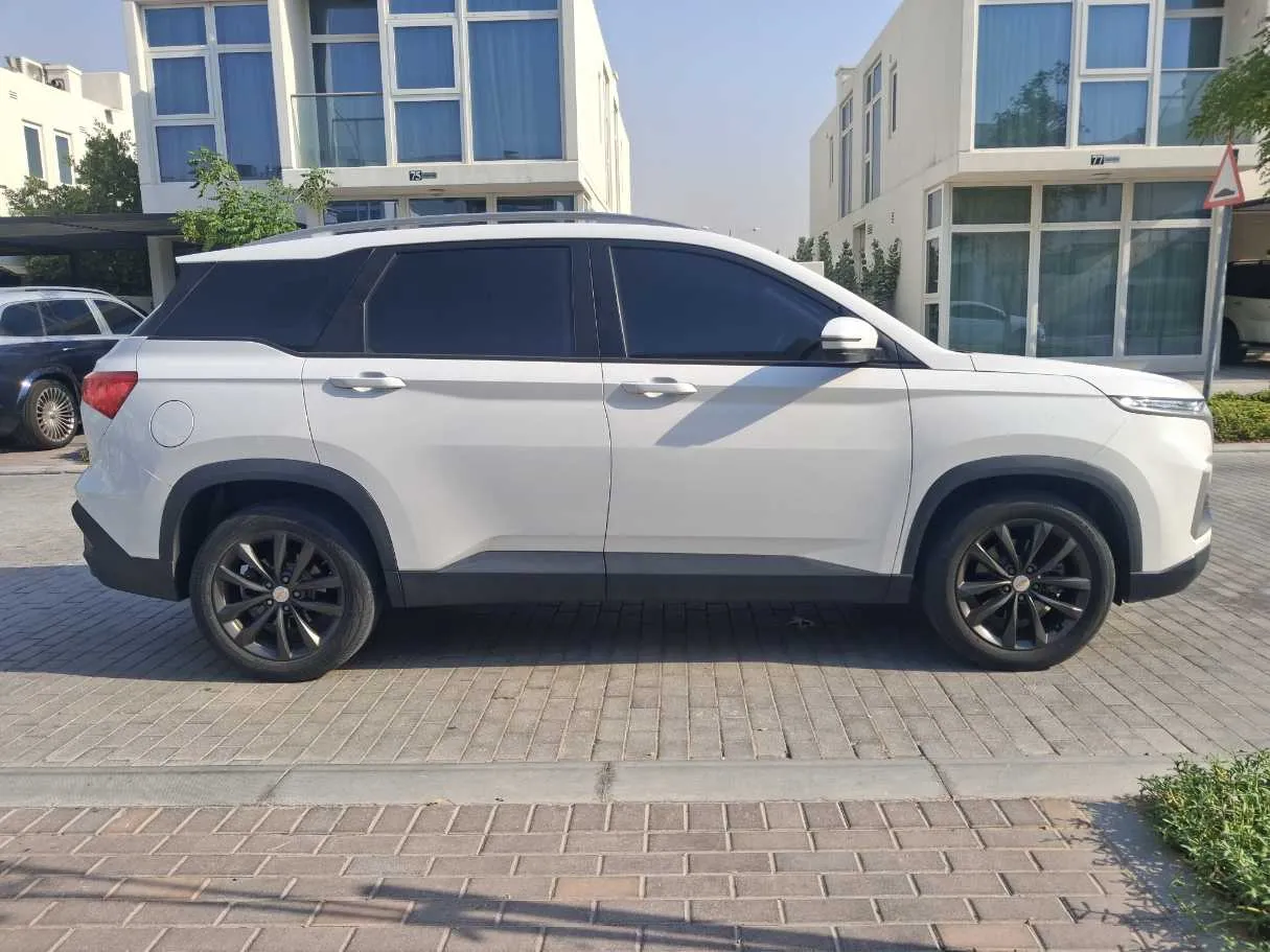 Car image 8