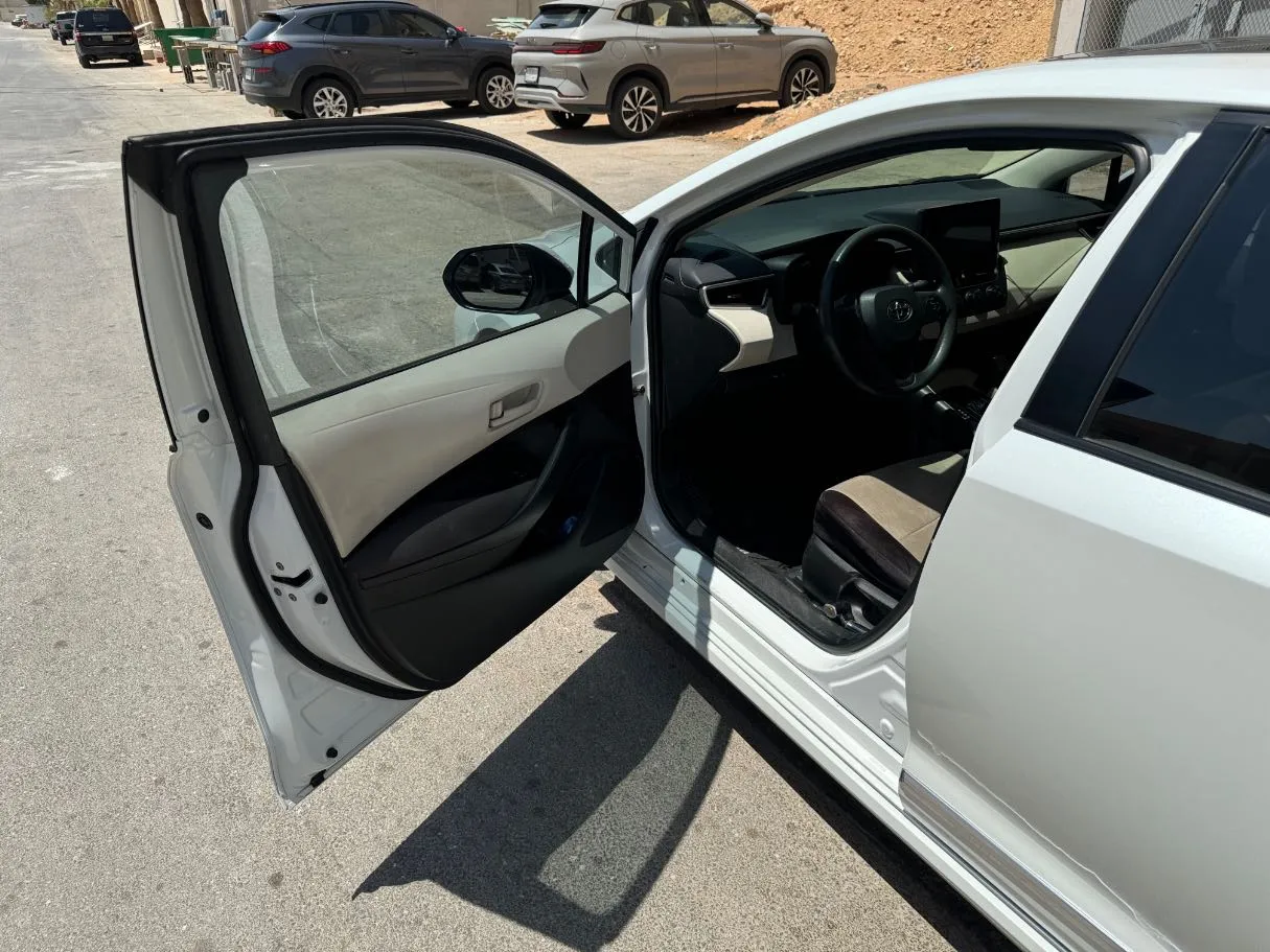 Car image 10