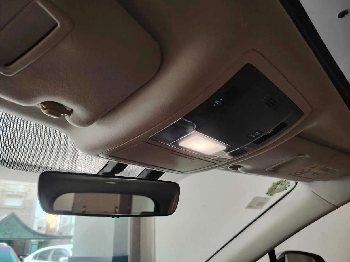 Car image 38
