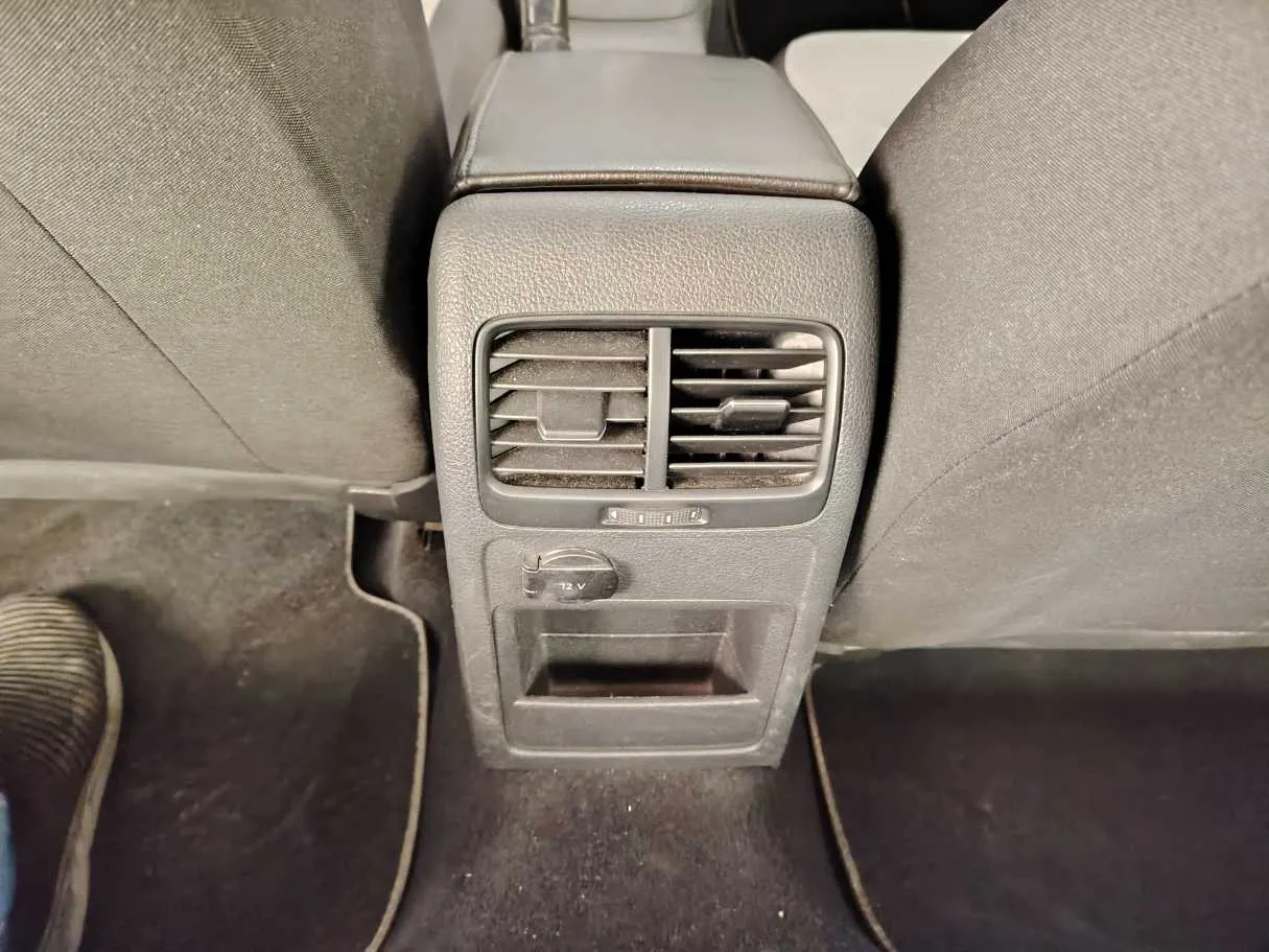 Car image 29