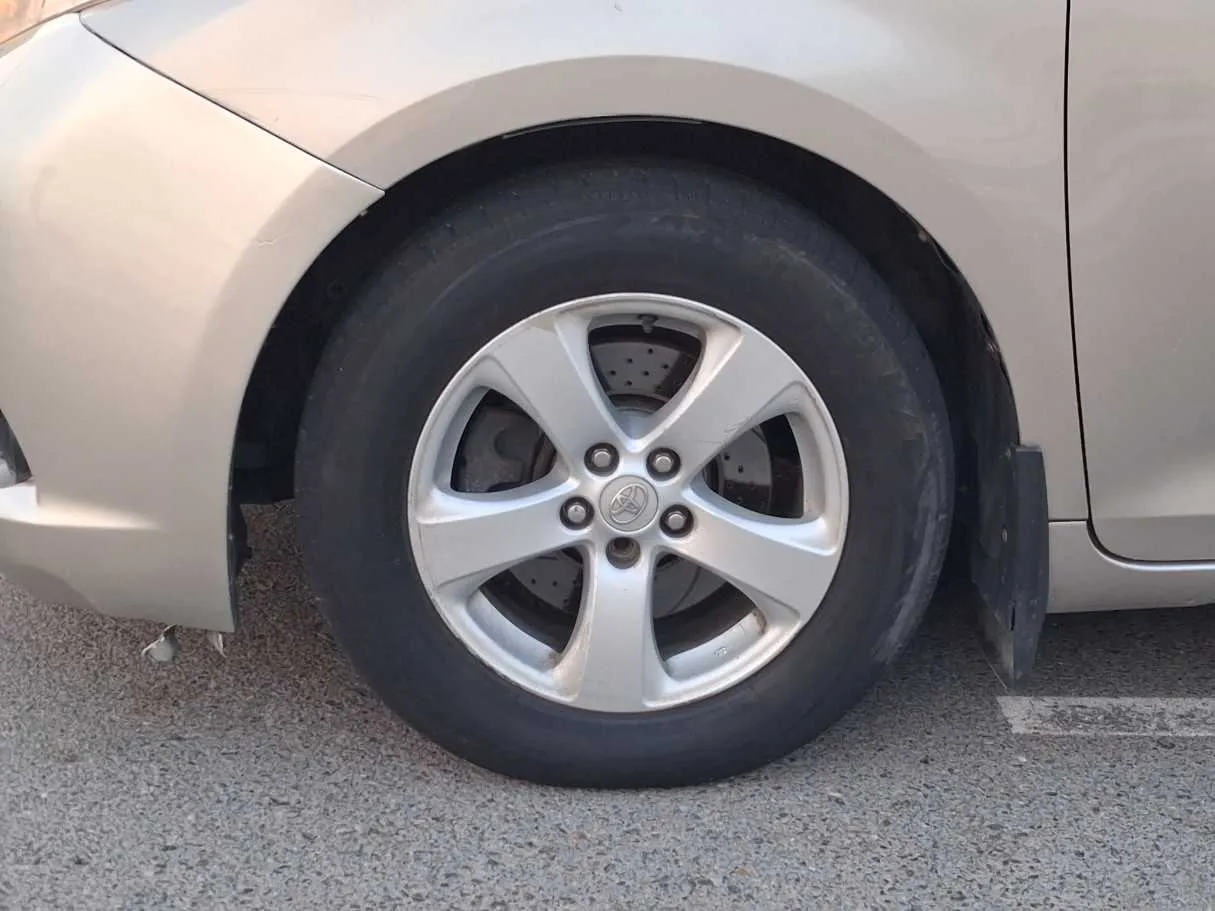 Car image 9