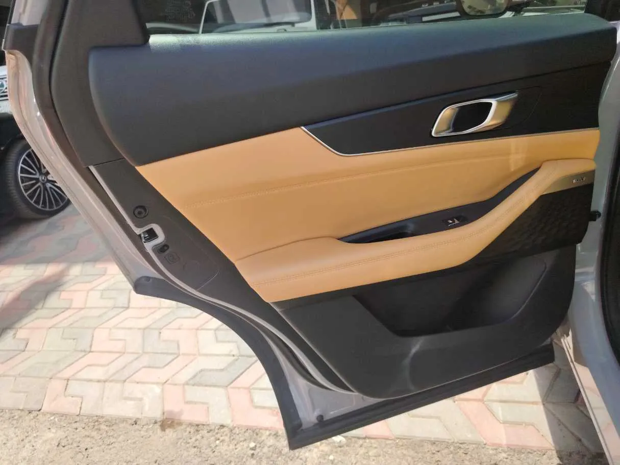 Car image 22