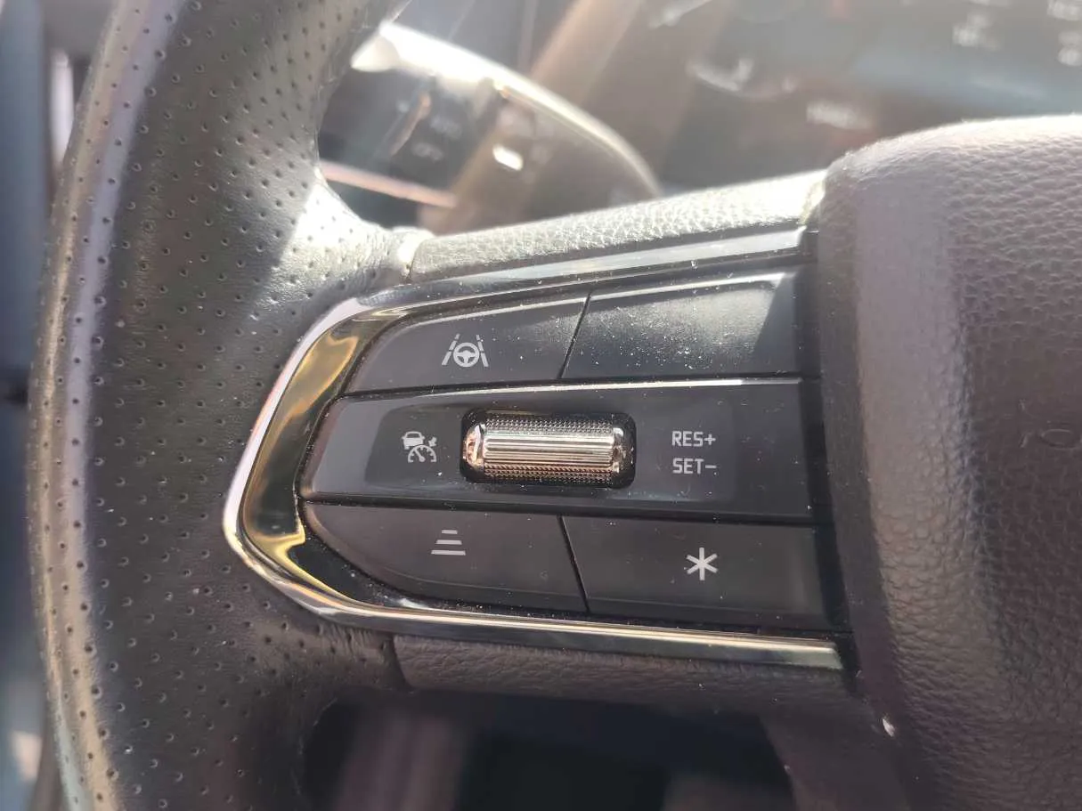 Car image 34