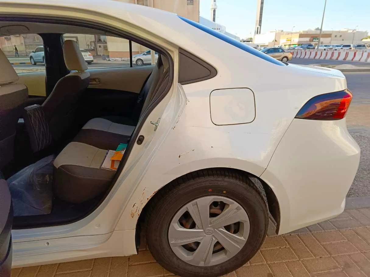 Car image 16