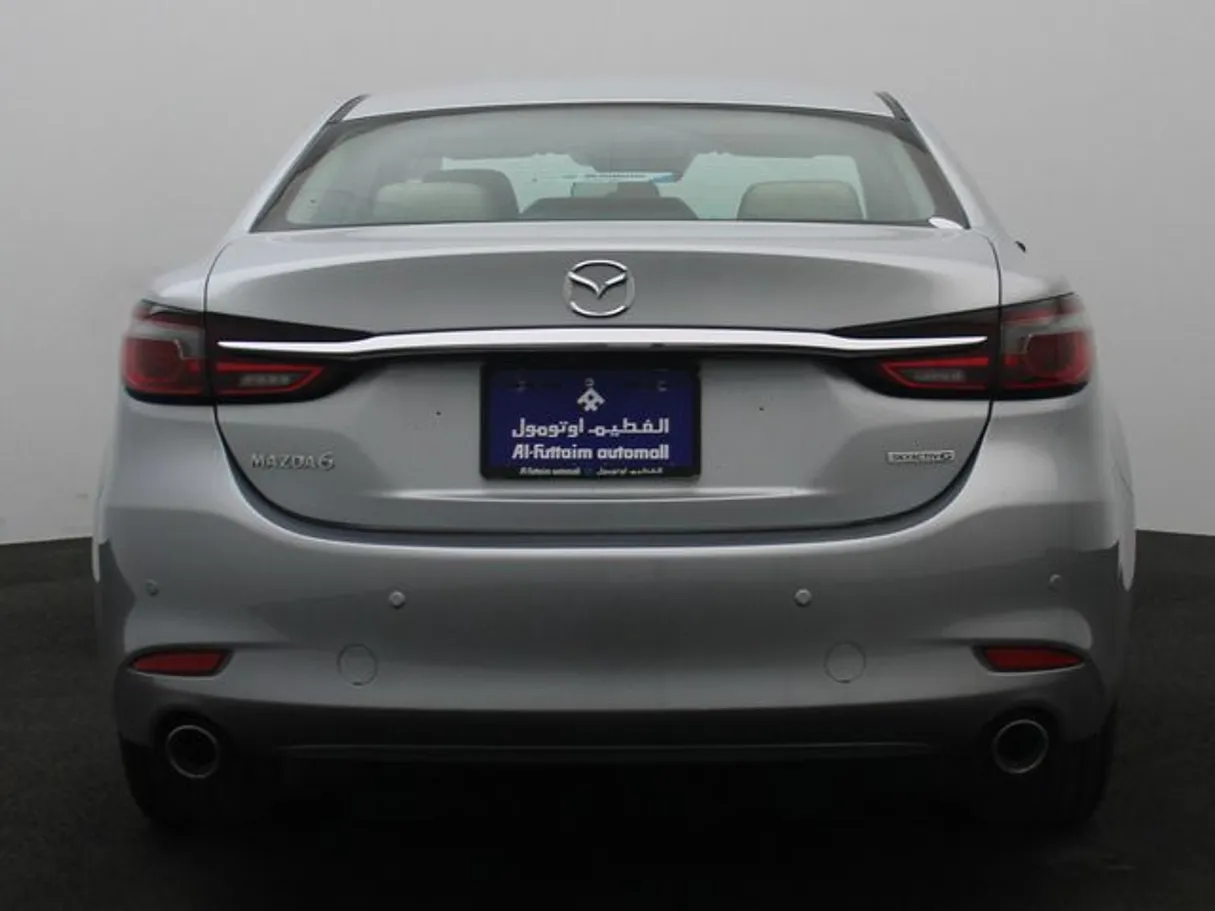 Car image 12