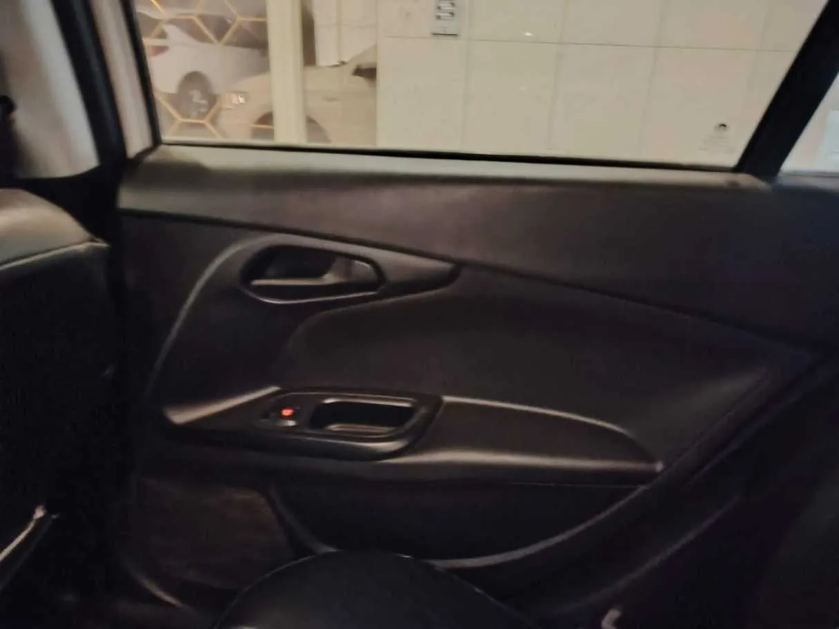 Car image 35