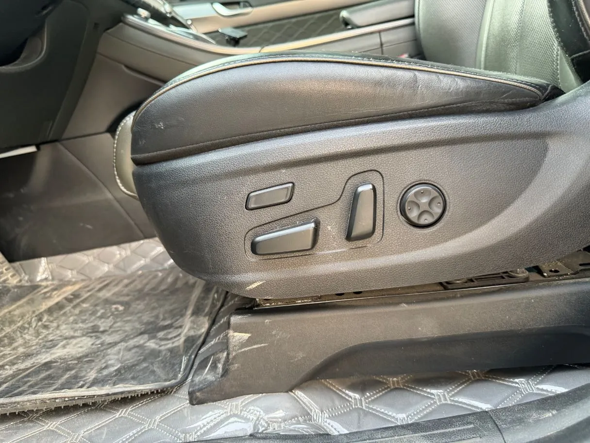 Car image 22