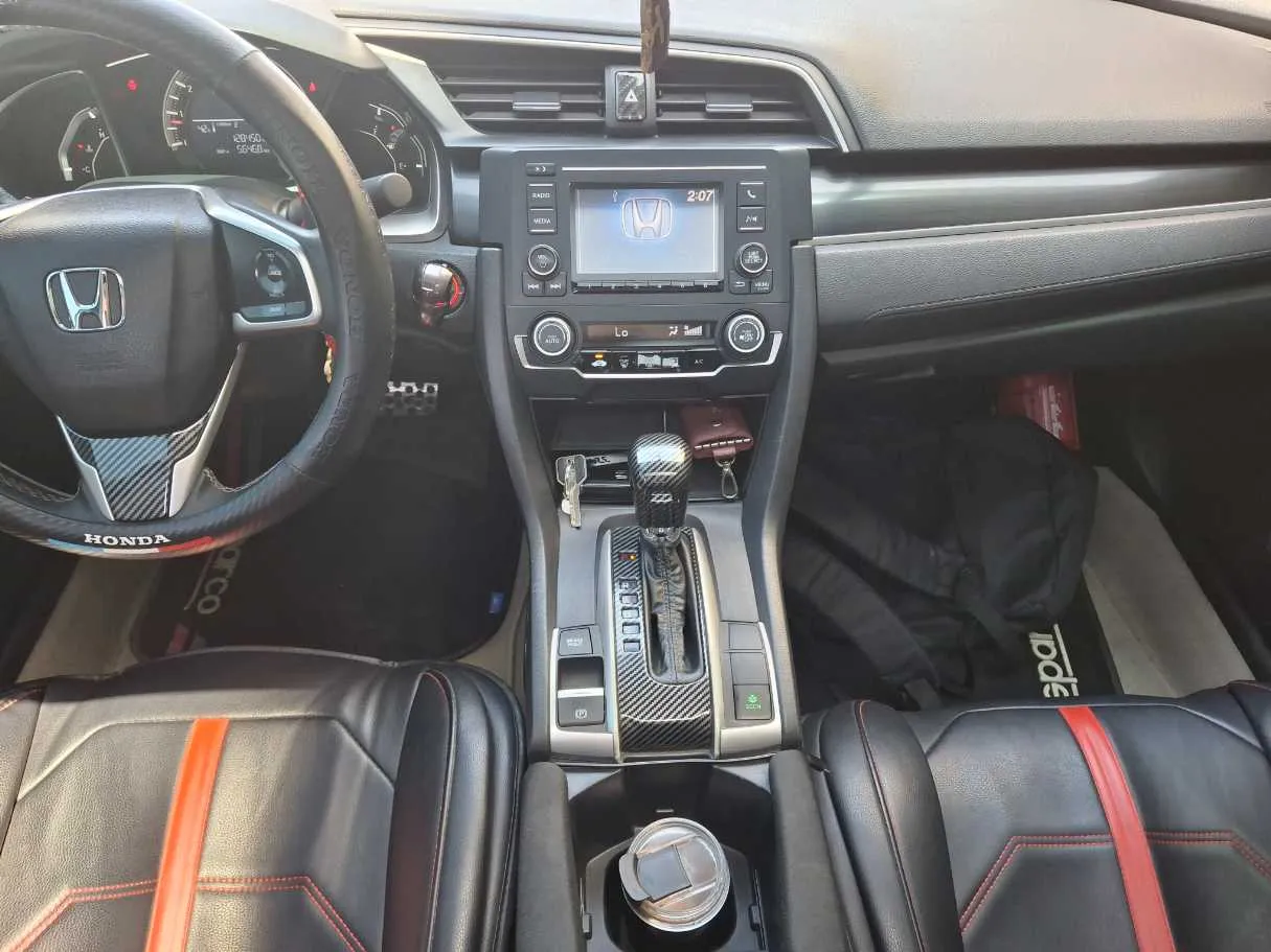 Car image 15