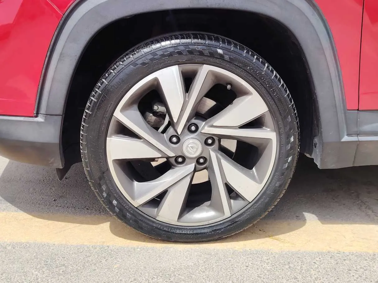 Car image 10