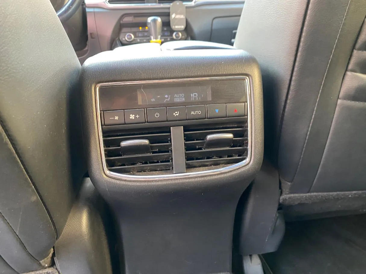 Car image 25