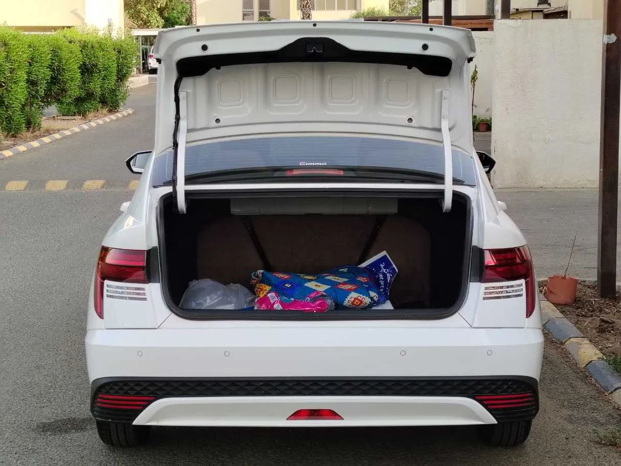 Car image 25