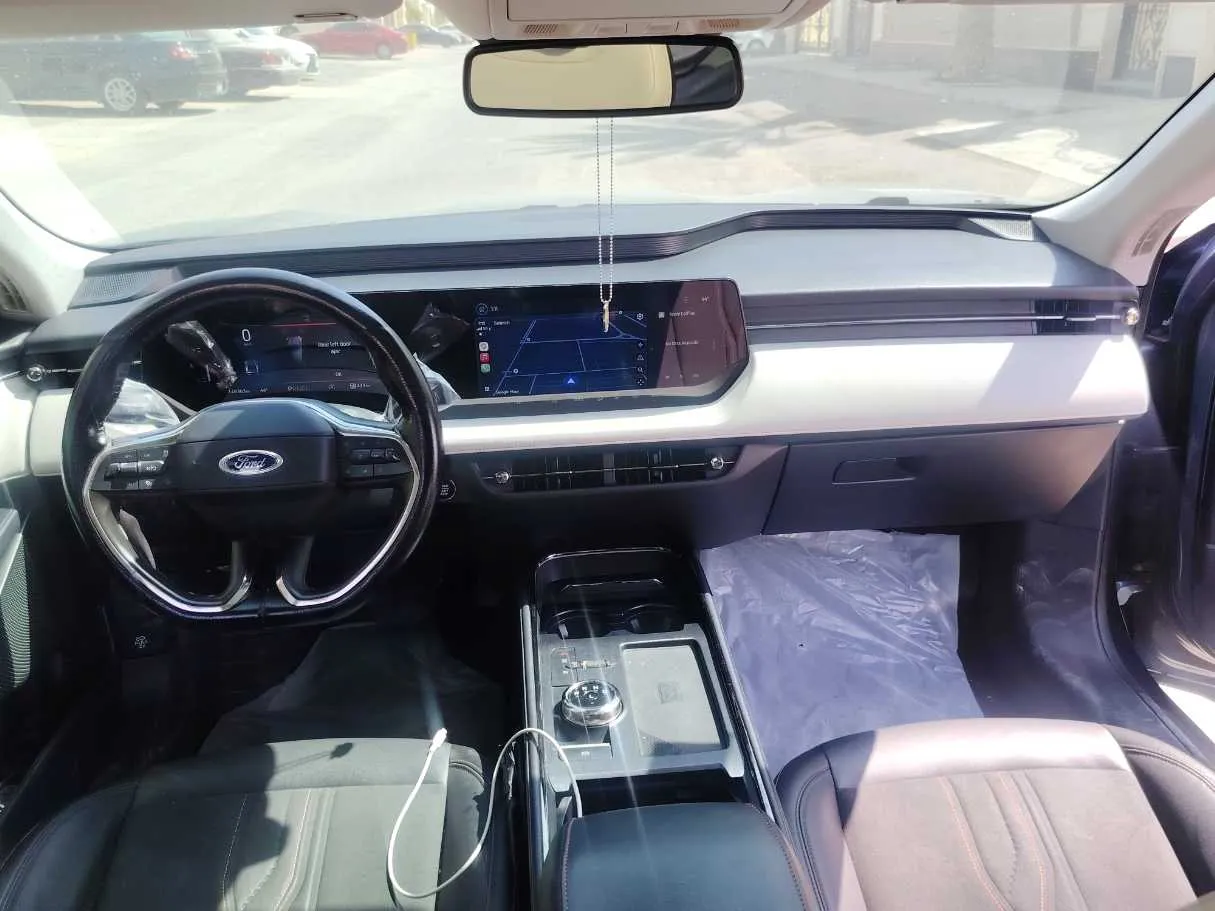 Car image 8